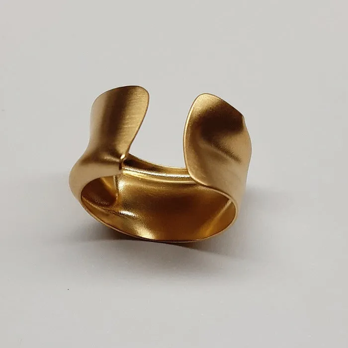 BRASS CUFF CRUSHED GOLD FEATURE