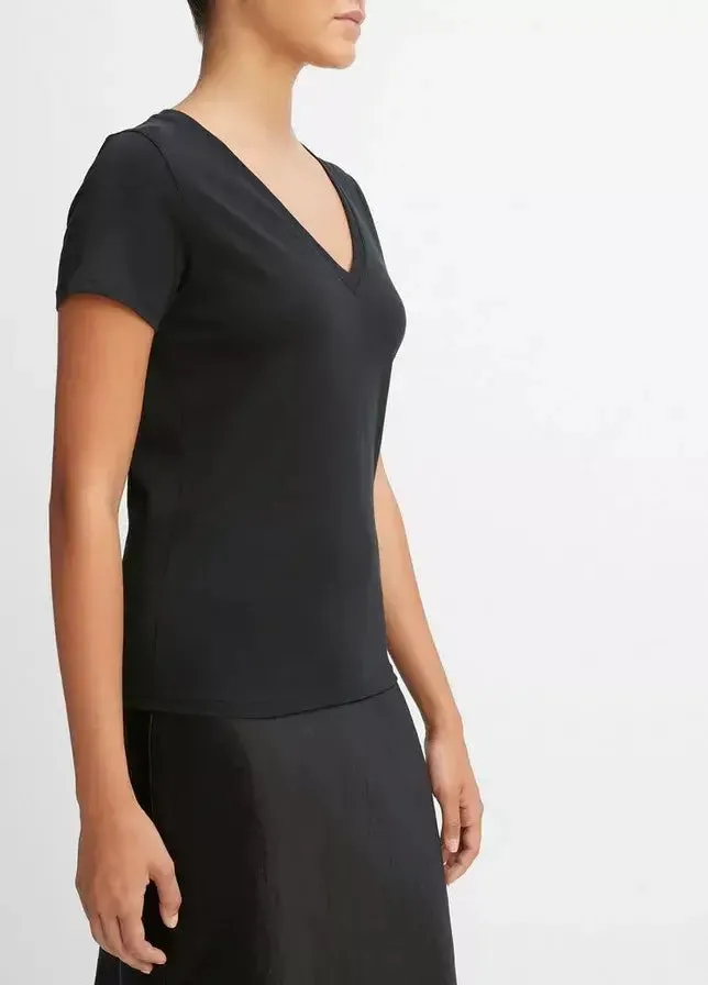 Essential V-Neck in Black